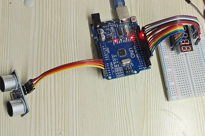 “用Arduino制作简易超声波测距仪”的封面